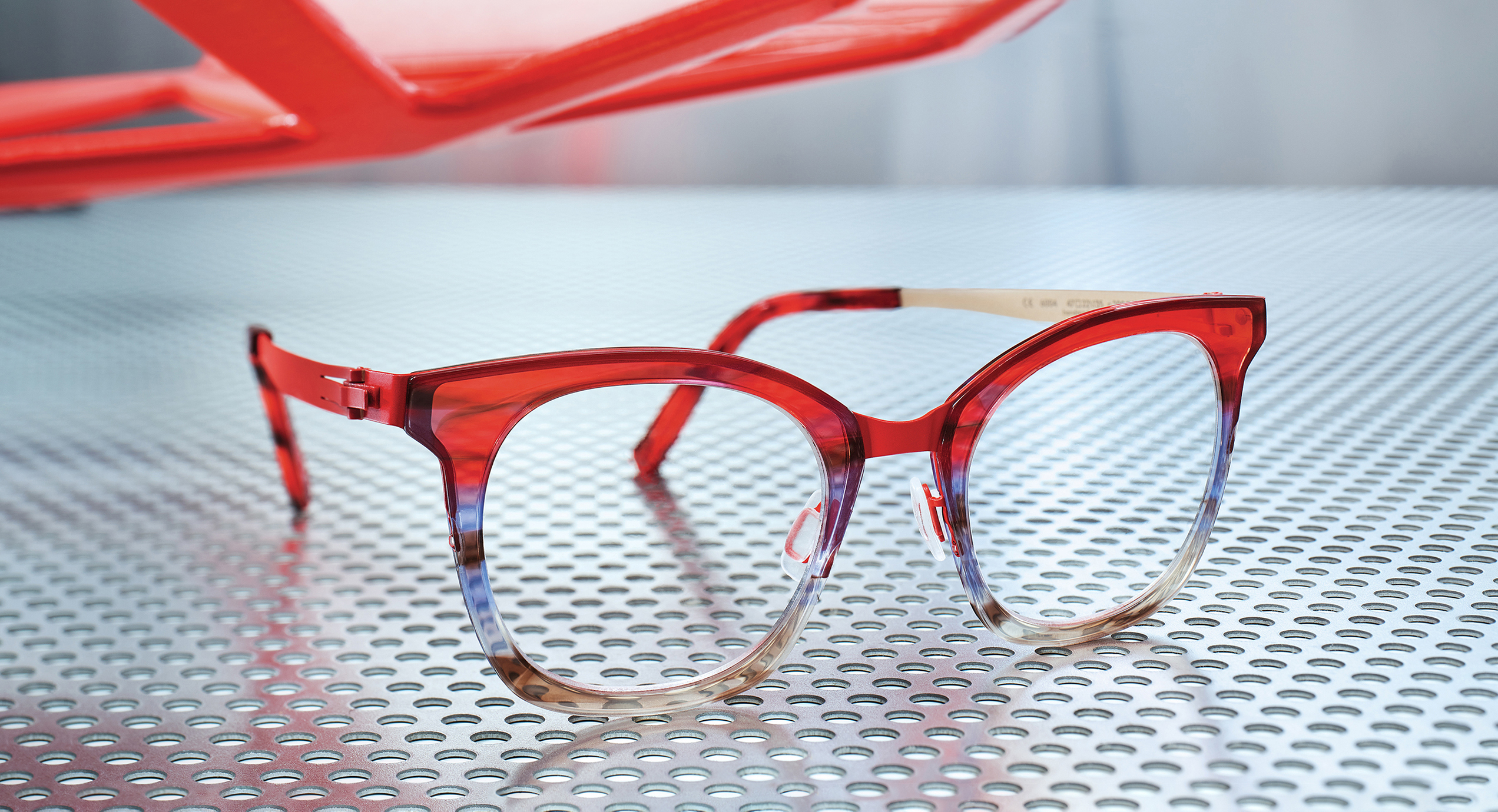 Elegant and sophisticated eyewear from the Duo collection, featuring premium Italian craftsmanship.