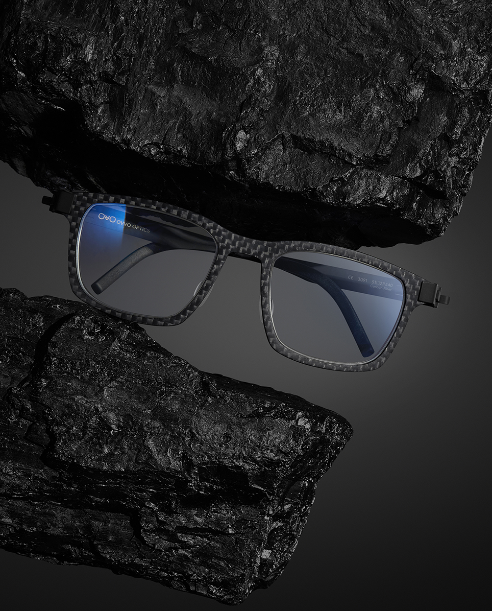 Construction of frame fronts featuring two layers of wood and nine layers of high-performance carbon fiber.